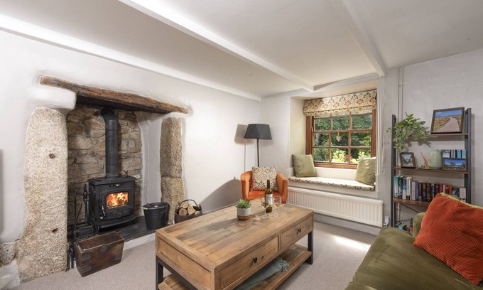 Carnhell Green Cabaña | Retreat to somewhere utterly spellbinding - This charming 17th Century former farm cottage oozes pea