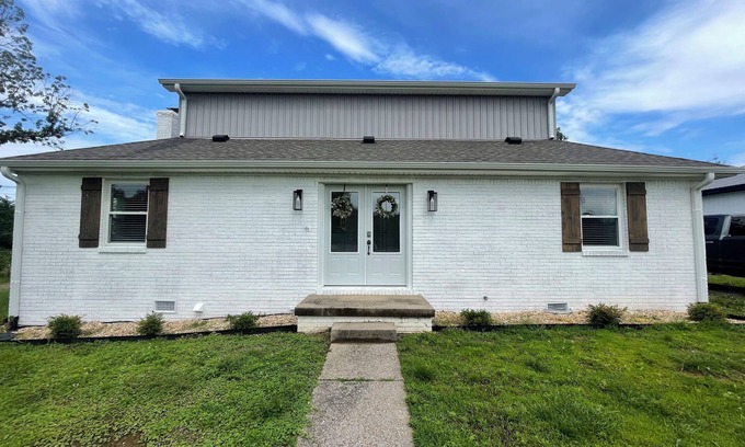 Gilbertsville Casa | Retreat to the Lake – Spacious 4BR Near The Moors Marina