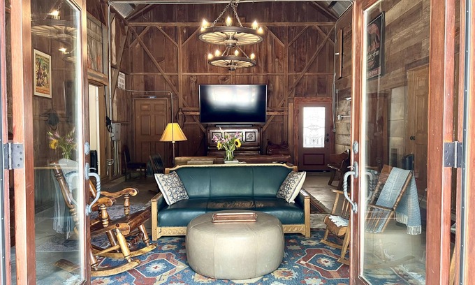 Ventura County Otro | Retreat to the Ranch minutes from Ventura!
