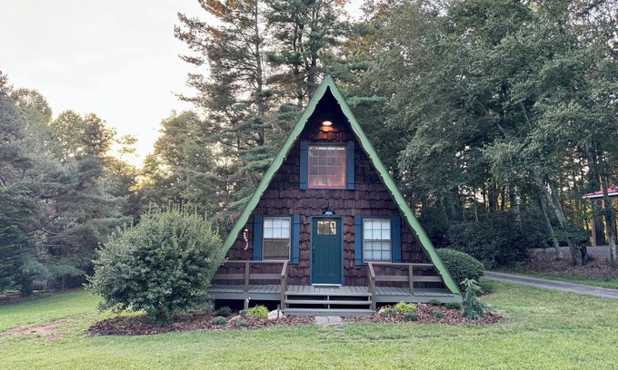 Fancy Gap Cabina | Retro A-Frame Cabin in Fancy Gap minutes from the Blue Ridge Parkway