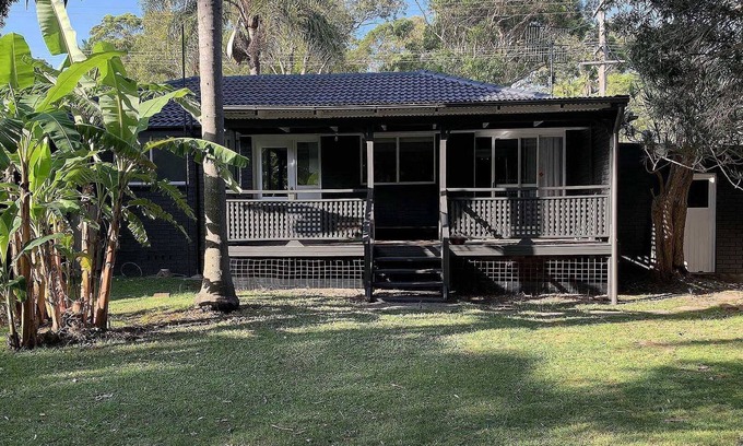 Macmasters Beach Casa | 'Retro Beach House' by Accom Holidays