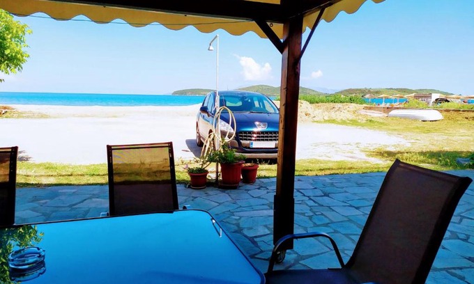 Nea Peramos Casa | Retro Beach House