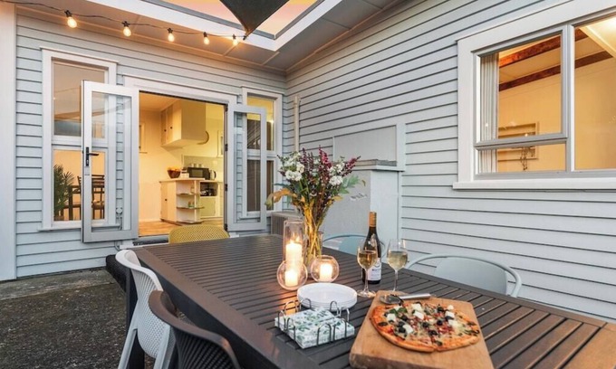 Mount Maunganui Casa | Retro Beach Vibes - Central Mount location