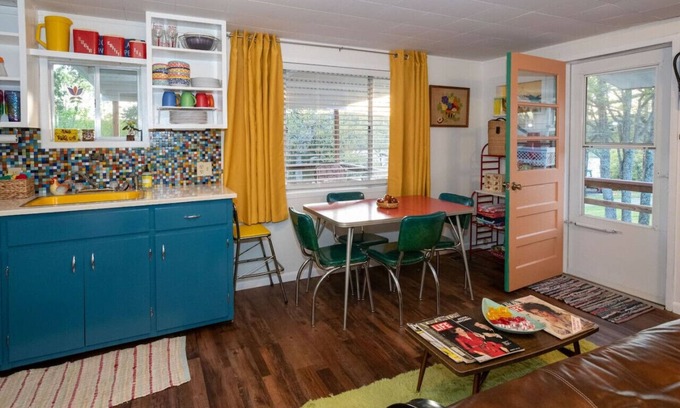 Kimberling City Cabina | Retro Cabin on Table Rock Lake