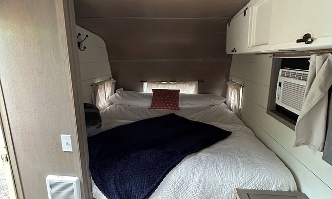 Lava Hot Springs Casa | Retro Camper king size bed