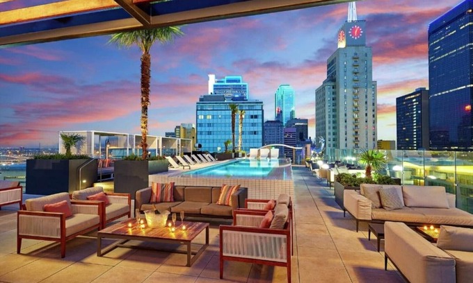 Downtown Dallas Casa | Retro-chic hotel in downtown Dallas