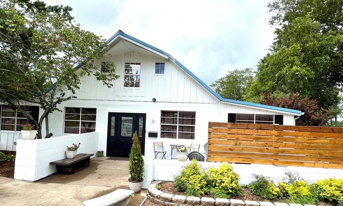 Grove Casa | Retro-Chic House at Grand Lake w/ Hot tub Sleeps 12. Minutes from boat ramp!
