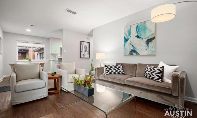 Old West Austin Casa | Retro Chic Old Austin Charm with Updated Features