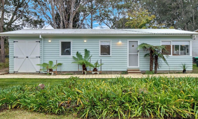 Mossy Point Casa | Retro Coastal Cottage
