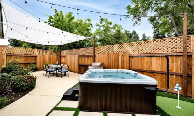 Thousand Oaks Casa | Retro Cottage, Hot Tub, Putting Green, walk to all