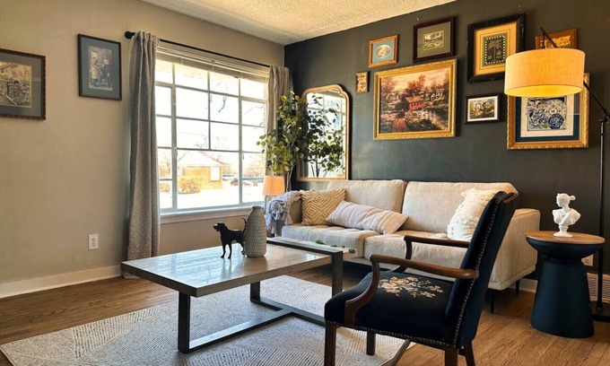 Central Oklahoma City Casa | Retro design house nears the Zoo