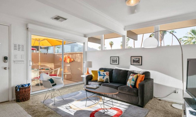 Twin Palms Apartamento | Retro & funky mid-century mod at Ocotillo Lodge