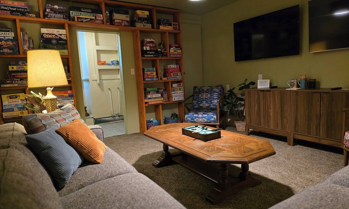 Edmond Casa | Retro Game Night Escape - Vintage Vibes & Classic Boardgame Fun Await!