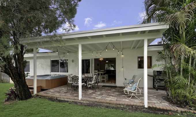 South Corals Casa | Retro Getaway Home by PMI