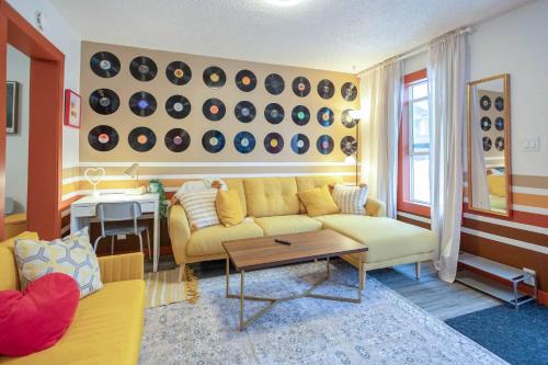Ramsay Casa | Retro Glam in Ramsay Walk to Stampede Grounds