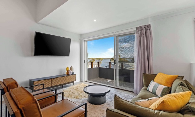 Buff Point Apartamento | Retro Lake Vista By Coast Hosting