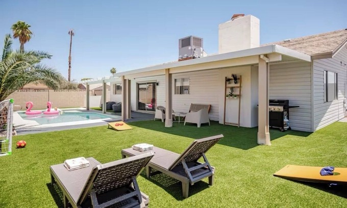 Summerlin Casa | Retro Modern Oasis Pool Golf