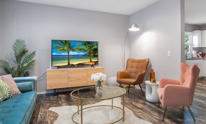 Southeast Raleigh Casa | Retro Resort Inspired Home 7 Min From DT Raleigh