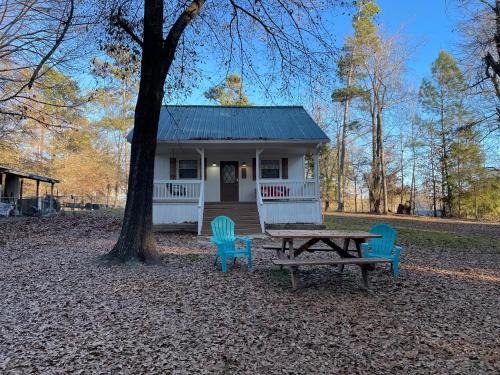 Avinger Casa | Retro Retreat