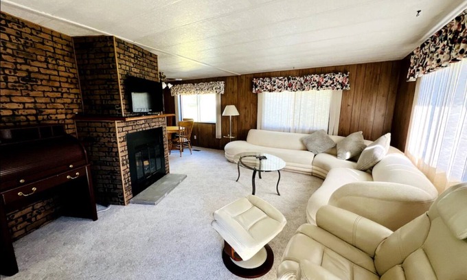 Rugby Casa | Retro Retreat