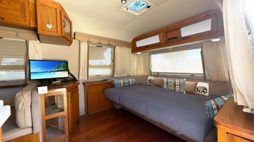 South Oceanside Villa | Retro Star-Wagon, Ocean View Dolby Sound Studio