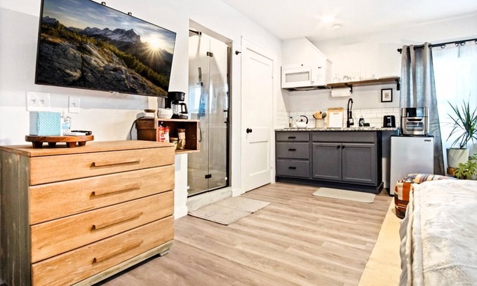 Central Oklahoma City Apartamento | Retro Studio Huge Shower 3min-asian Dist