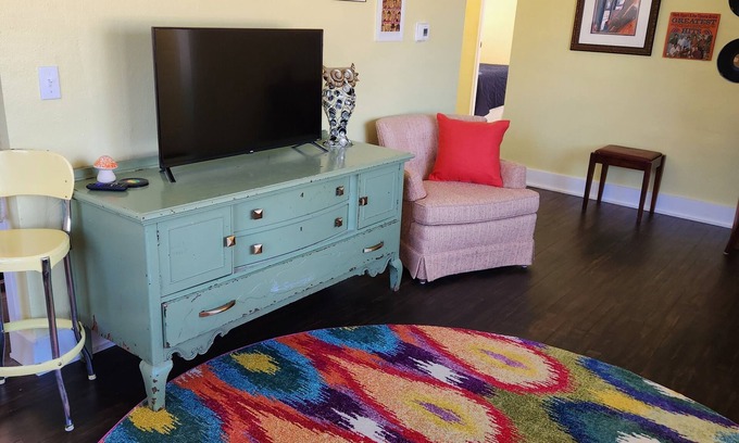 Boone Casa | Retro themed 2-bedroom house in Boone The Retro Rambler is pet friendly!