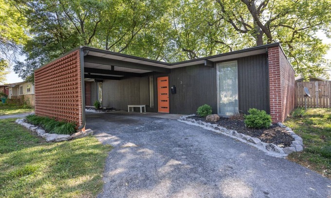 Springfield Casa | Retro Vibes | Mid-Century Gem in Springfield