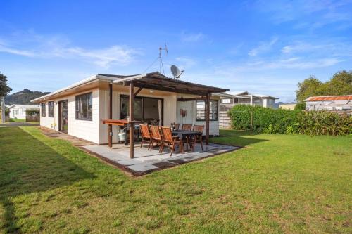 Whangamata Casa | Retro Whanga Charm