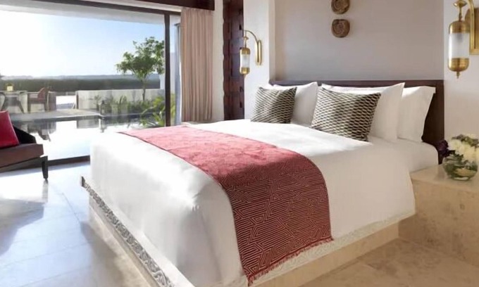 Salalah Apartamento | Revel In Aesthetic Charm! 1BR Pool Villa with Lagoon View, Onsite Pool & Spa!