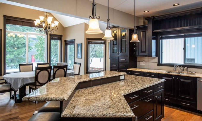 Revelstoke Casa | Mountain Gateway - Casa privada de 3 dormitorios, cerca de Ski Hill