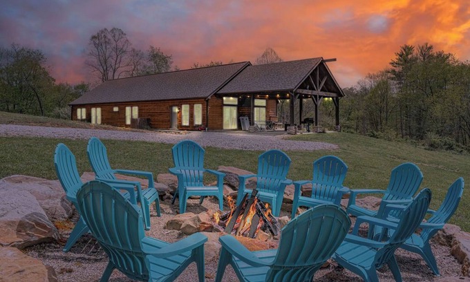 New Plymouth Cabina | Revive Ridge-Lodge-Baño Privado-Vista al campo