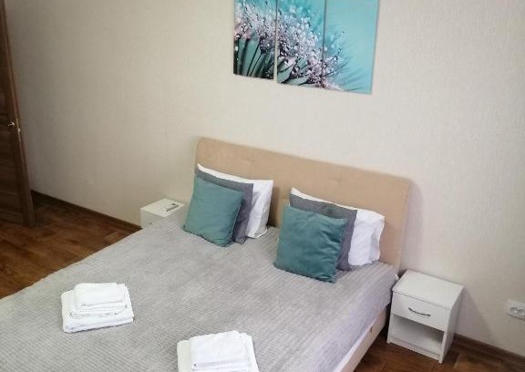 Darnyckyj Apartamento | Revutskogo 54 метро Харьковская, Позняки, Квартира з видом на озеро