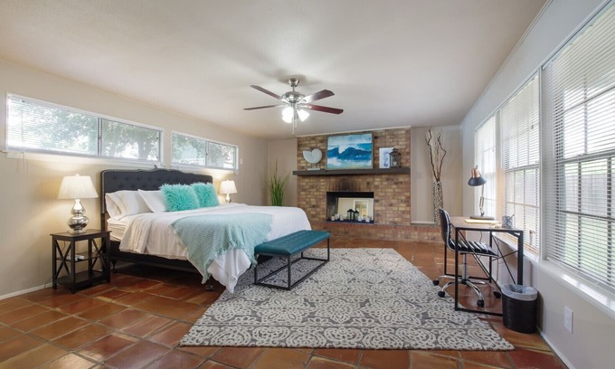 Shearer Hills - Ridgeview Casa | Cozy Getaway, Airport, Family Friendly-Alamo