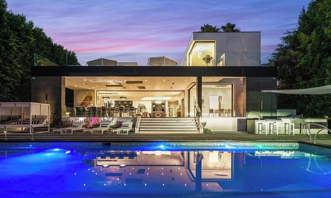 The Flats Casa | Rexford Modern - Living Art on Rexford Drive w/6BR Near the Golden Triangle