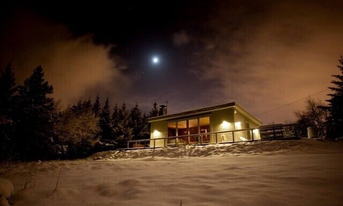 Kopavogur Cabaña | REYKJAVIK CAPITAL- 'PARADISE, con HOT TUB, BIG' Garden, 'NEW' for rental.!