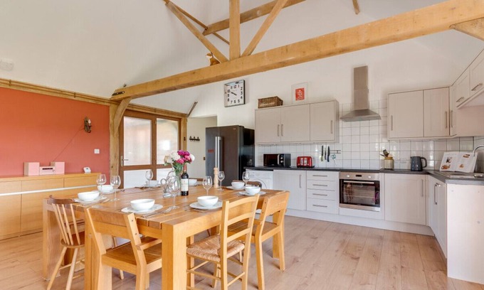 Beckley Casa | Reynards - Three Bedroom House, Sleeps 6