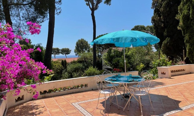 Antibes Apartamento | Rez-de-chaussée dans grand jardin provençal, à la villa Tatiana