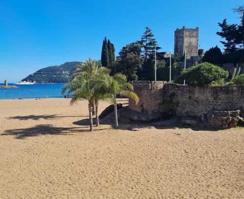 Mandelieu-La-Napoule Apartamento | Rez de jardin au calme et proche mer