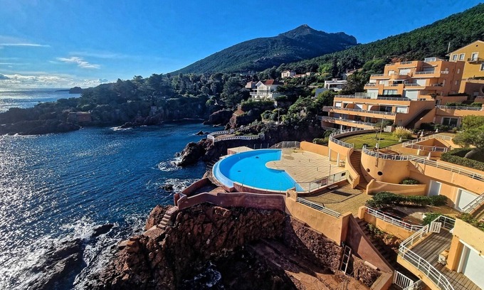 Le Trayas Apartamento | REZ DE JARDIN T2 STANDING CAP NEREE VUE MER CLIM WIFI PARKING PISCINE