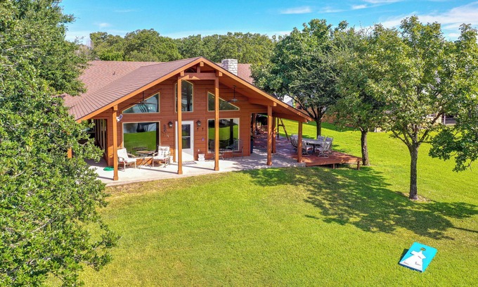 Log Cabin Casa | ‘Rhodes Retreat’ w/ Dock on Cedar Creek Lake!