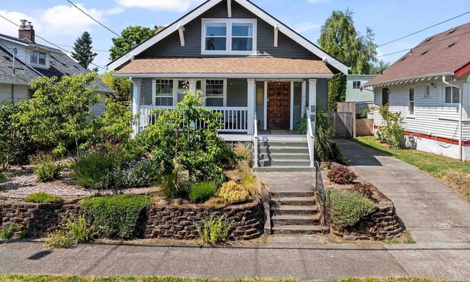 Foster - Powell Casa | Rhone Retreat: Luxury Craftsman w/ Steam Shower, Hot Tub, & Pool Table, BBQ, Walk to Everything