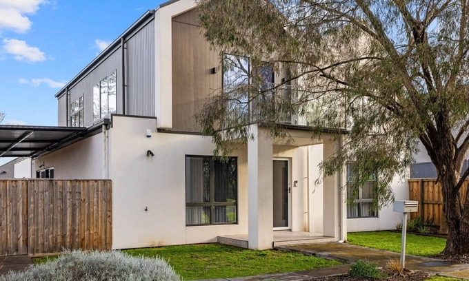 Rhyll Casa | Rhyll View in Rhyll township