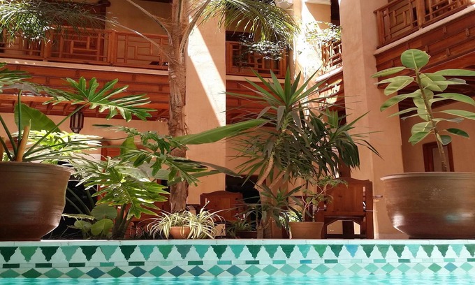 Mellah Casa | Riad Marrakech Piscina * * * * * BnB WiFi Medina Centro spa / comedor / Excur