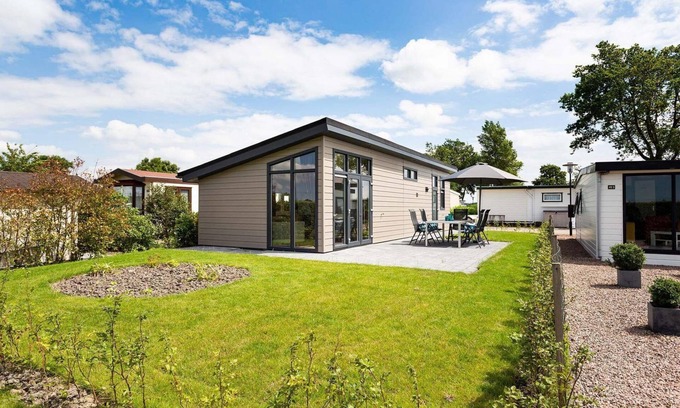 Avenhorn Chalet De Esquí | ✓ Rialto MAX at Park Westerkogge ✓ Holiday home for 6 people ✓ Located in Berkhout (North Holland) ✓ Waterfront holiday resort ✓ Book directly at the resort
