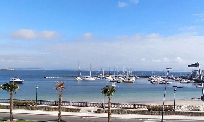 Dean Pequeno Apartamento | Primera línea de playa magníficas vistas al mar.Próximo a Santiago de Compostela