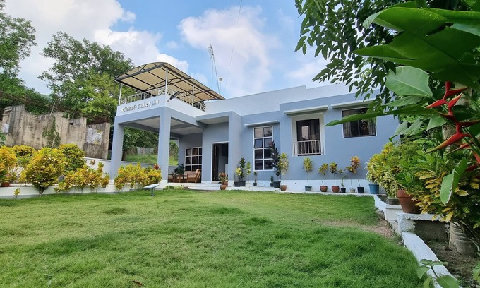 Coron Hotel | Ricardo Valley Inn