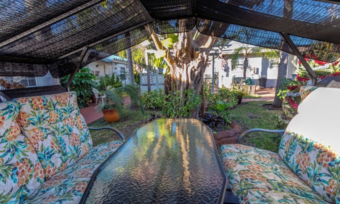 Hallandale Beach Hotel | Richard's Motel Extended Stay