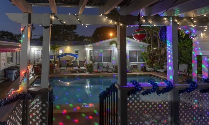 Hollywood Lakes Apartamento | Richards Motel Courtyard