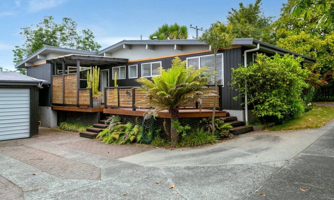 Nukuhau Casa | Richards - Spacious, charming, private and cosy, with Spa Bath and large outdoor deck
